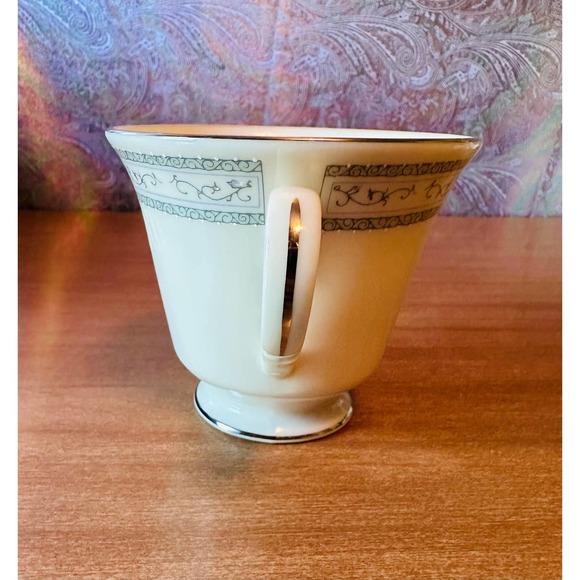 Vintage 3 1/8” footed cup Charleston by Lenox - Picture 3 of 10